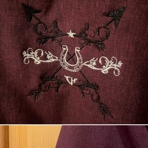 I bought this new, only size they bad and it's way to big. 😭 $50 OBO.